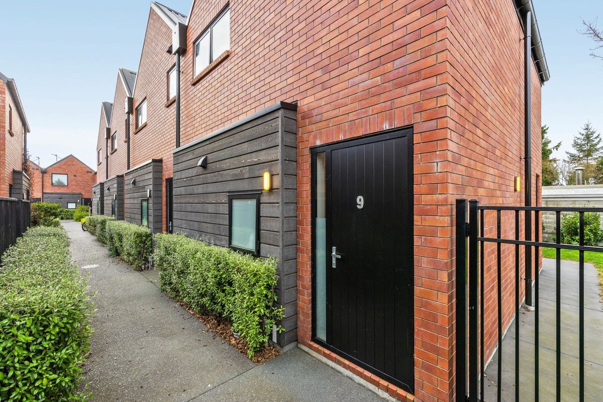9/66 Innes Road, St Albans, Christchurch - Carousel 13