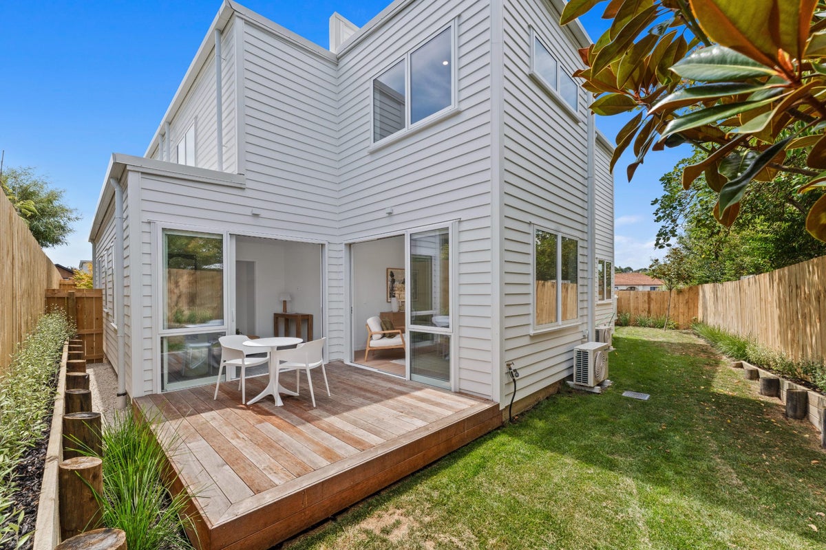 4A Towra Place, Botany Downs, Auckland - Carousel 2