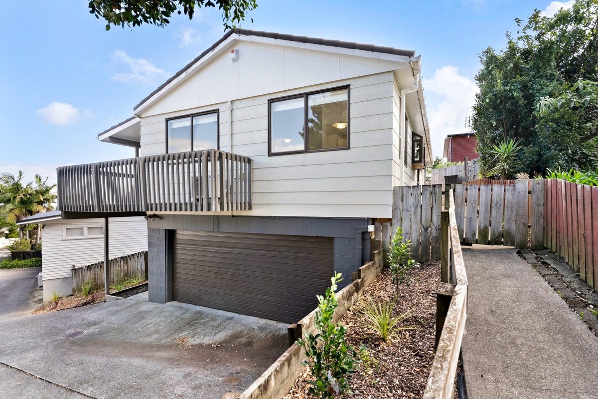 2/12 Opal Avenue, Pakuranga, Auckland - Carousel 1
