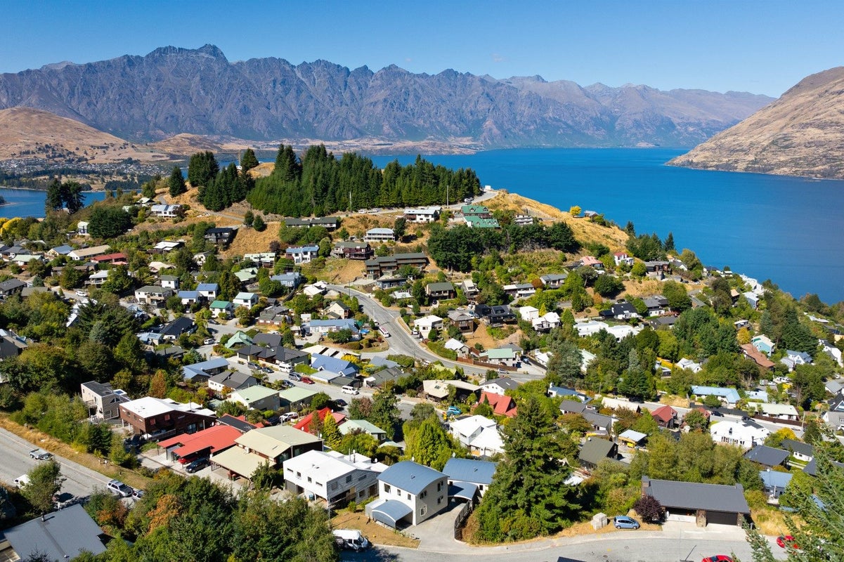 32 Dart Place, Fernhill, Queenstown - Carousel 16