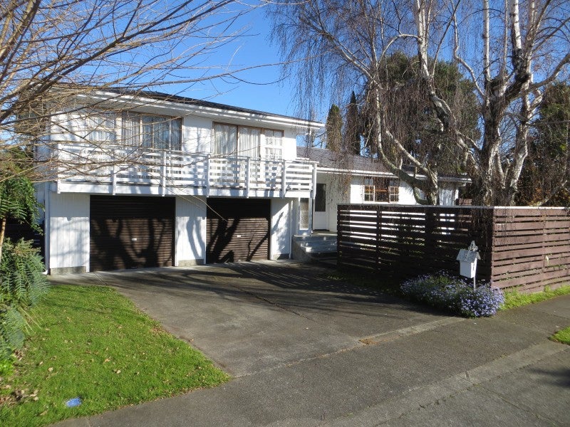 2 Kent Crescent, Awapuni, Palmerston North - Carousel 12