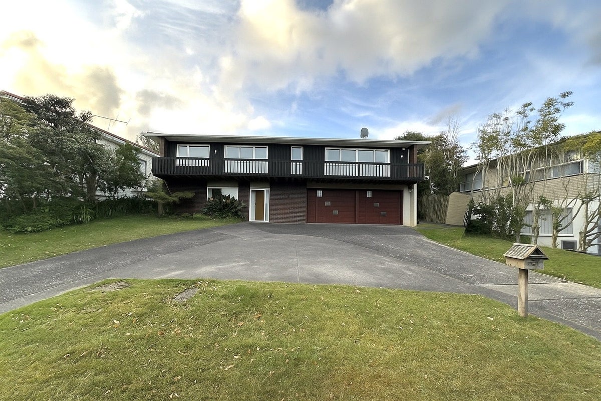 17 John Downs Drive, Browns Bay, Auckland - Carousel 1