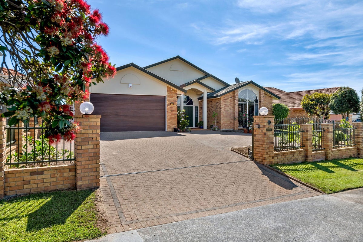 17 Westerham Drive, Dannemora, Auckland - Carousel 1