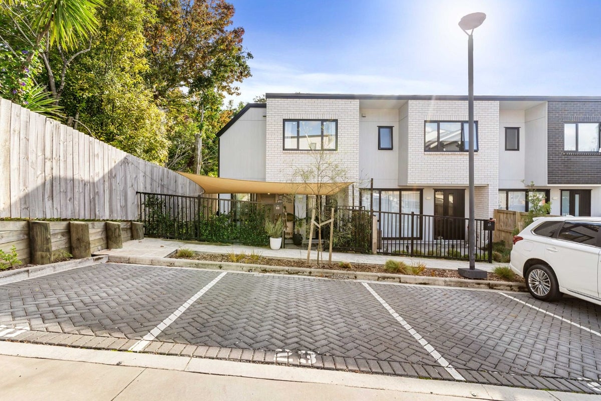 23 Tokai Place, Glen Eden, Auckland - Carousel 15