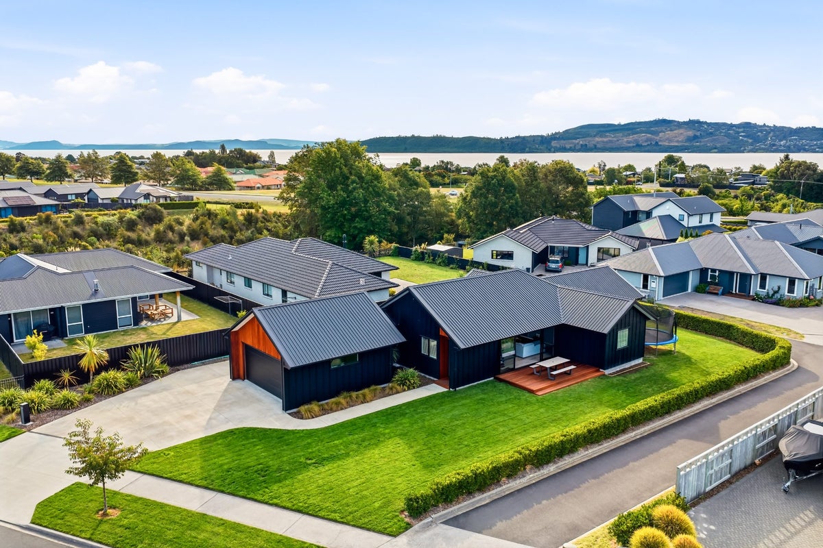 28 Harakeke Drive, Wharewaka, Taupo - Carousel 1