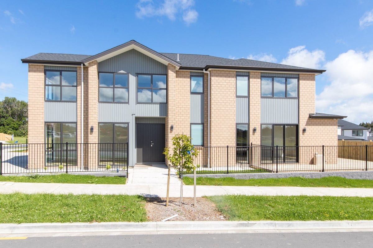 32 Koromeke Street, Flat Bush, Auckland - Carousel 2