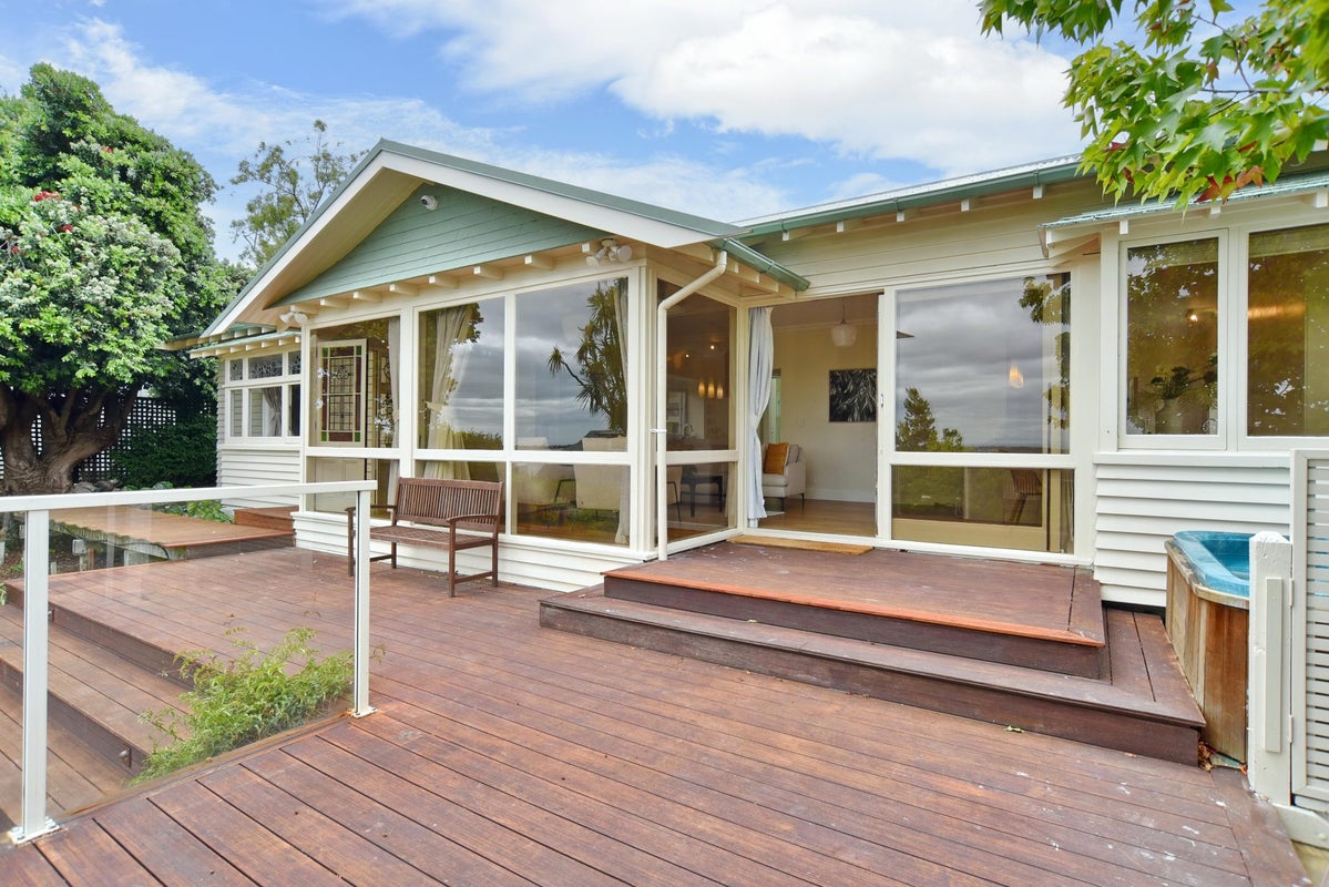 21 St Andrews Hill Road, Mount Pleasant, Christchurch - Carousel 2