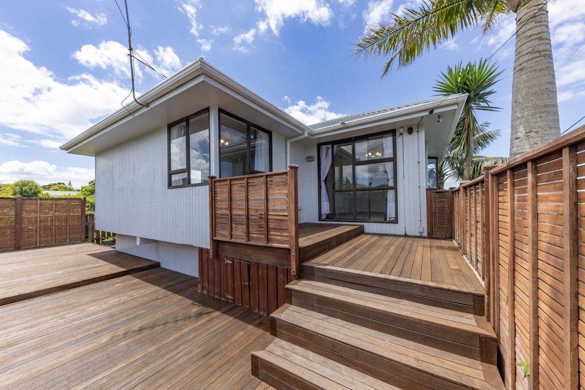 8 Tane Street, New Lynn, Auckland - Carousel 1