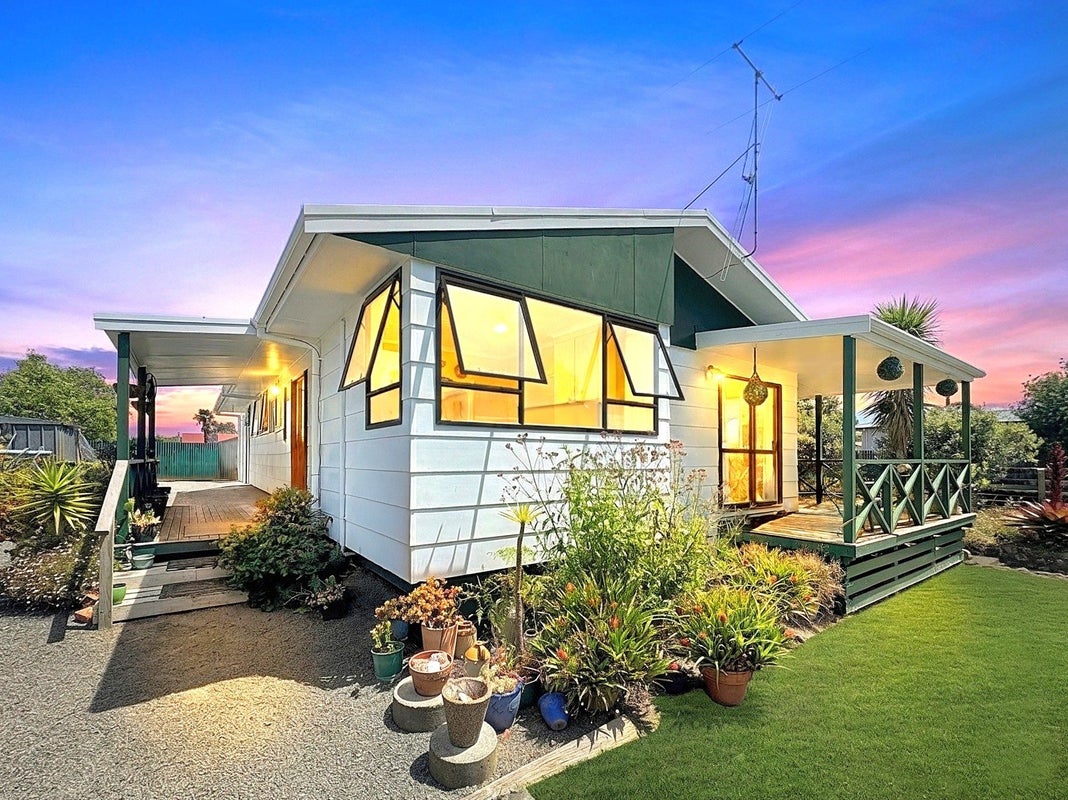 8 Sturdee Street, Wairoa, Wairoa - Carousel 1