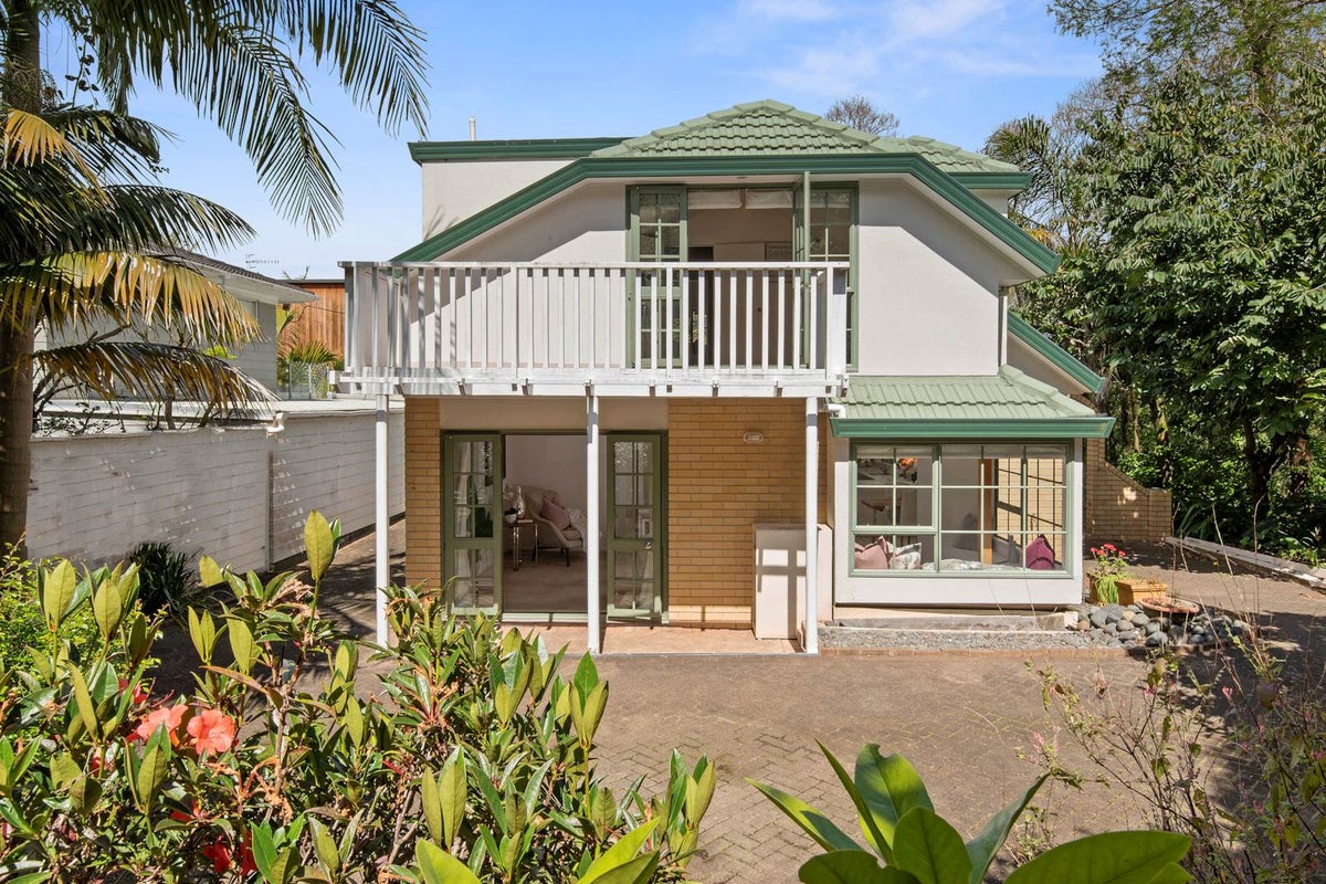 58 Seabreeze Road, Narrow Neck, Auckland - Carousel 1