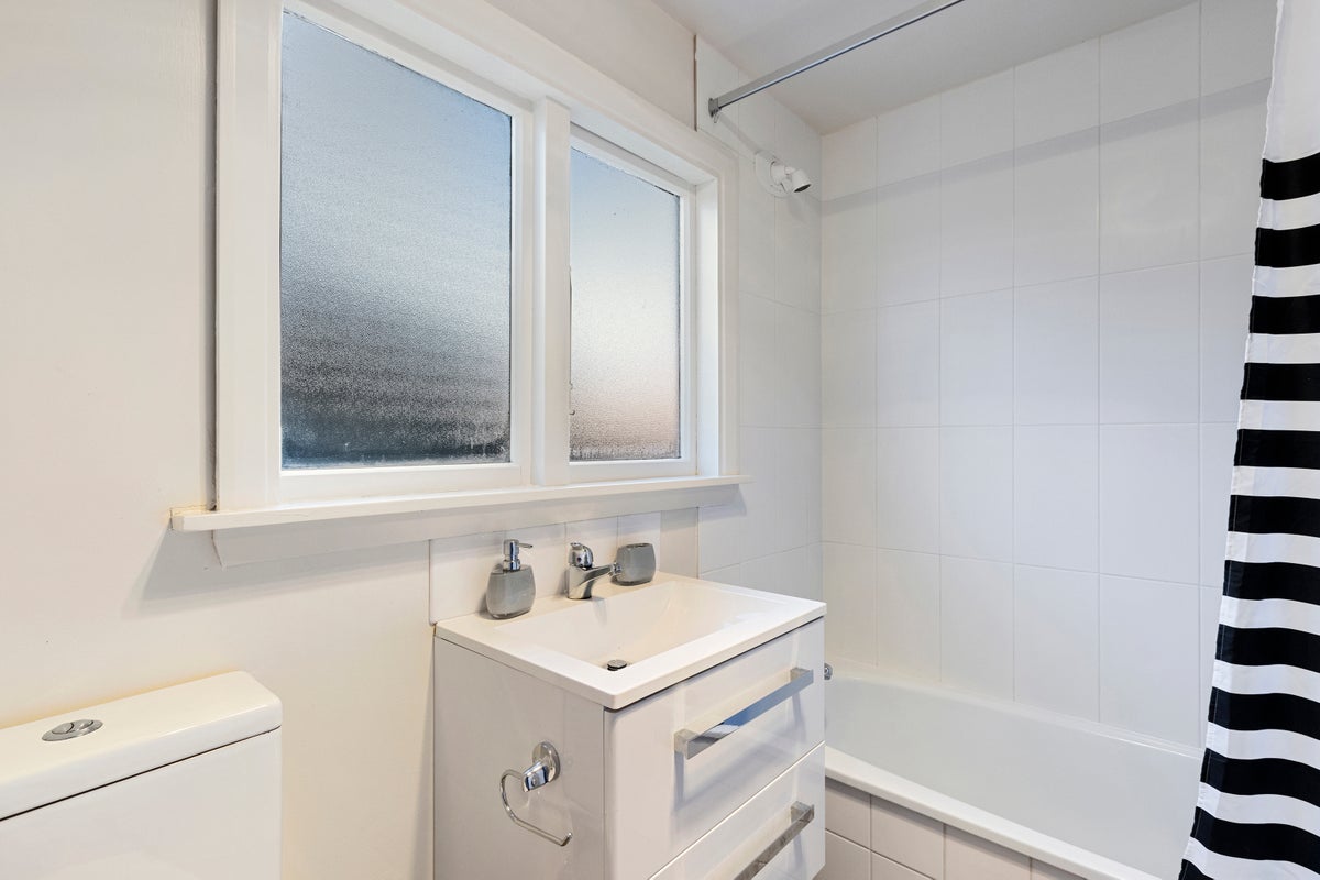 144 Brookside Terrace, Bryndwr, Christchurch - Carousel 11