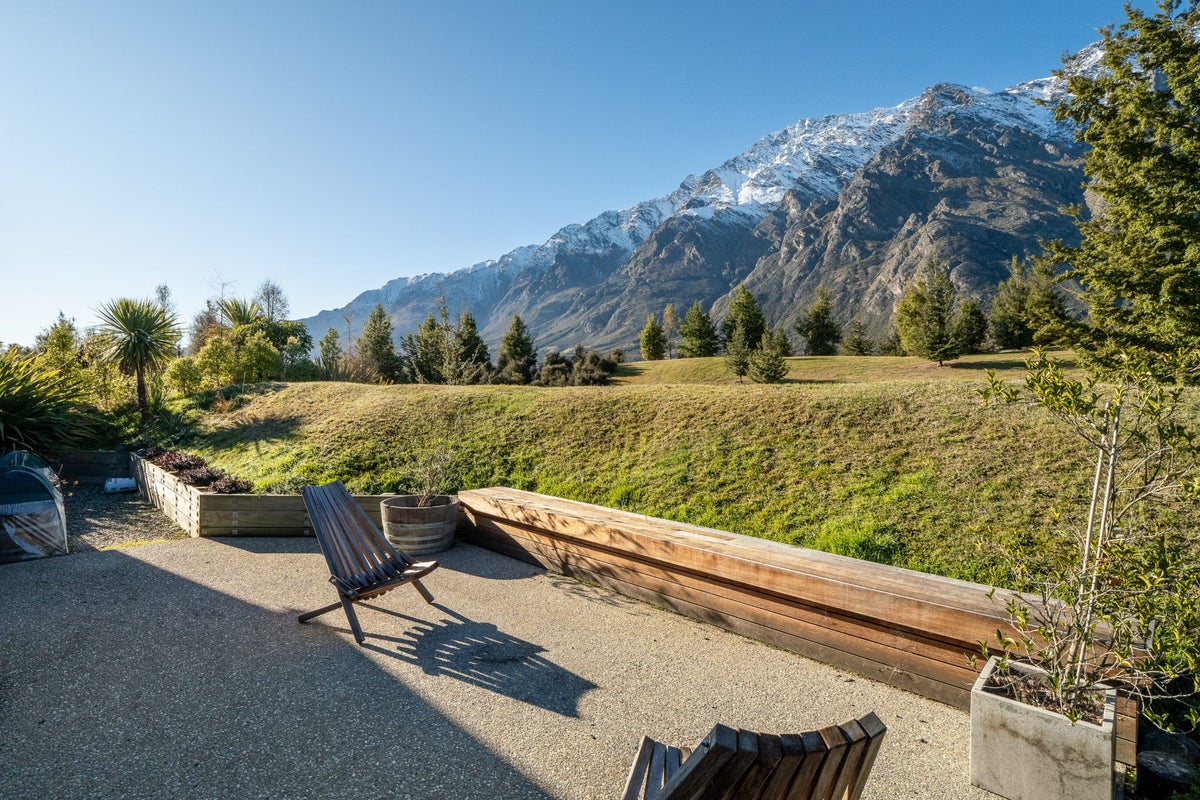 7 Glenfiddich RD, Jacks Point, QUEENSTOWN - Carousel 22