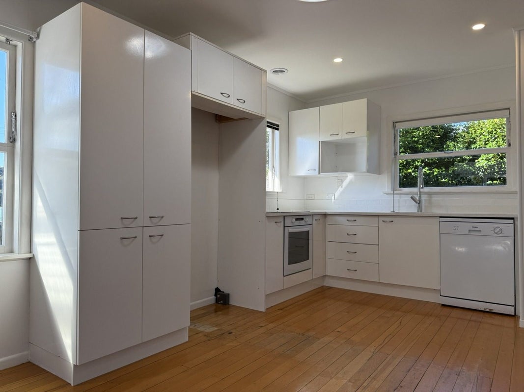 34 Levesque Street, Birkdale, Auckland - Carousel 2