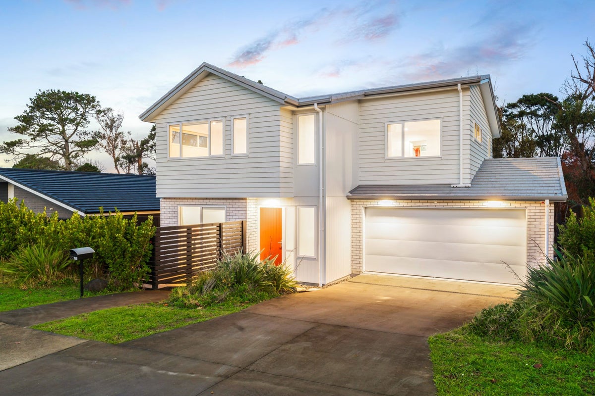22 Patrick Rice Drive, Swanson, Auckland - Carousel 1