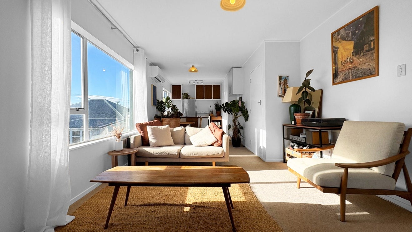 4/218 Onepu Road, Lyall Bay, Wellington - Carousel 2