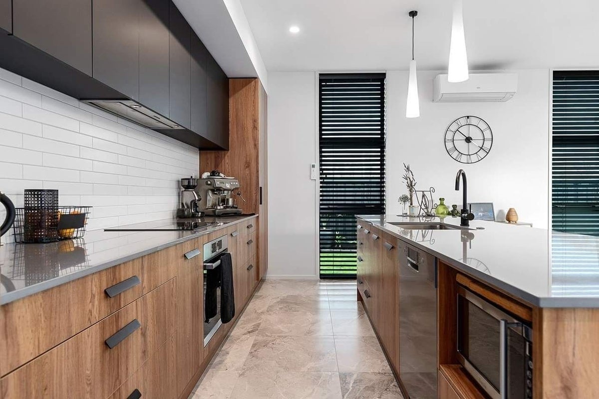 1 Rangawhenua Street, Hamilton - Carousel 8