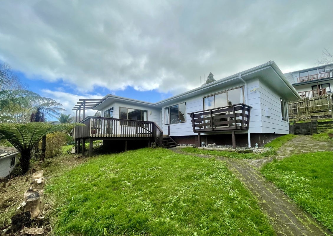 6 Nikau Place, Pukete, Hamilton - Carousel 1