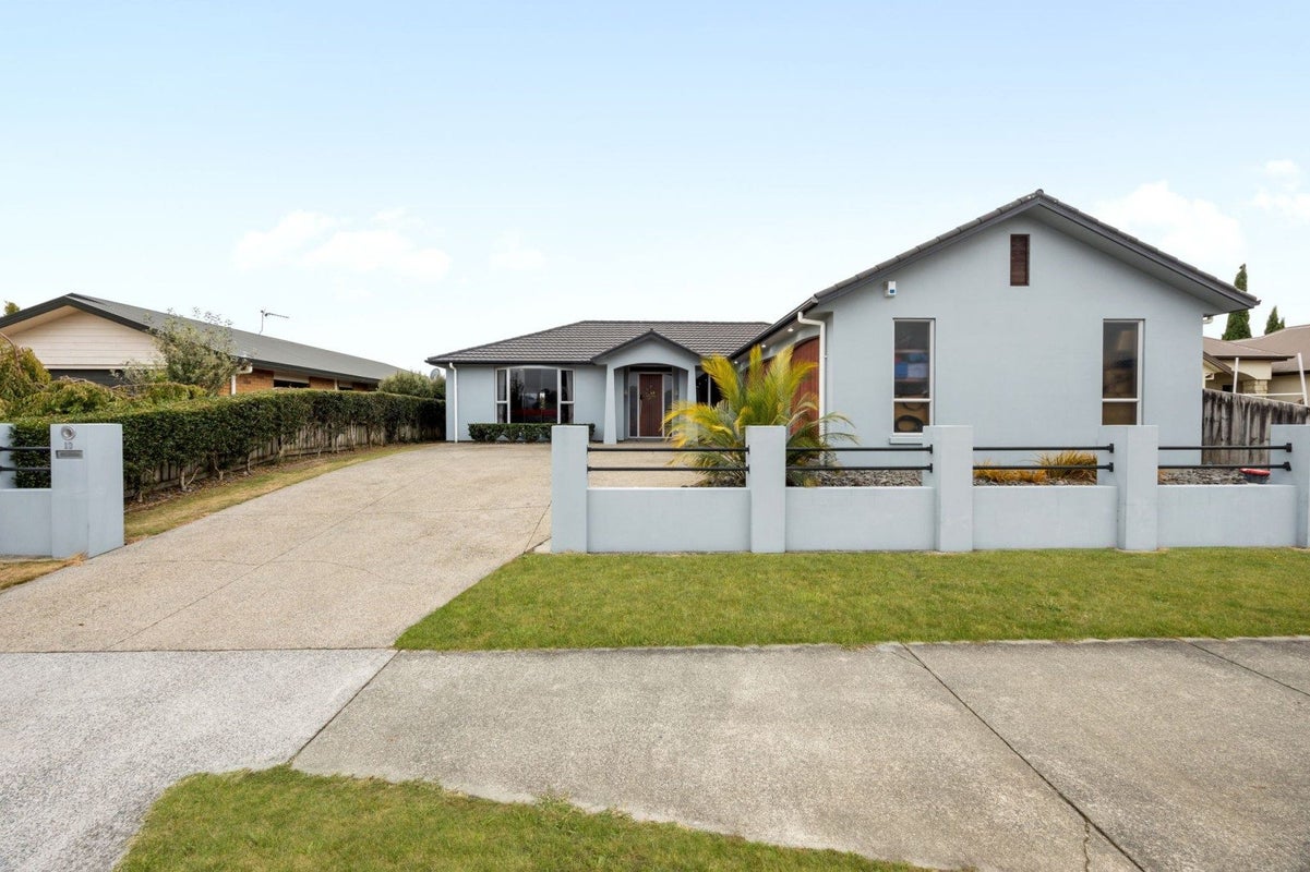 13 Palliser Drive, Huntington, Hamilton - Carousel 1