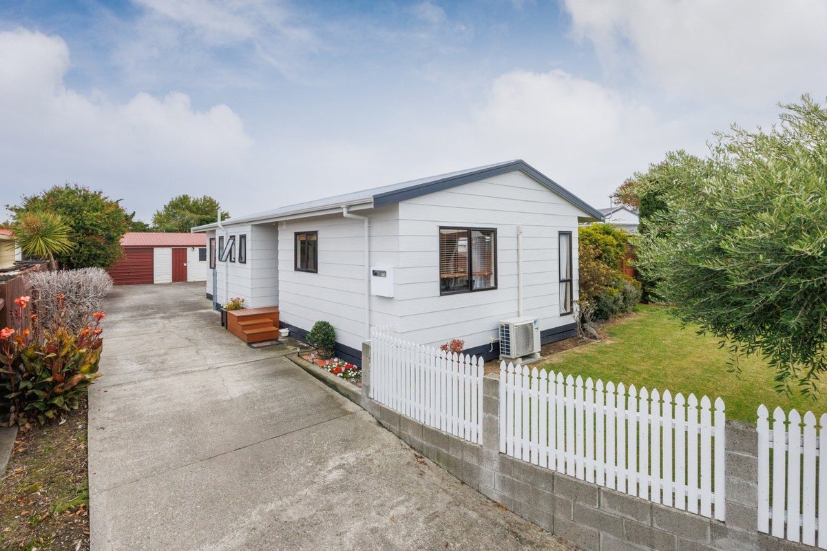 5 Cargill Grove, Kelvin Grove, Palmerston North - Carousel 1