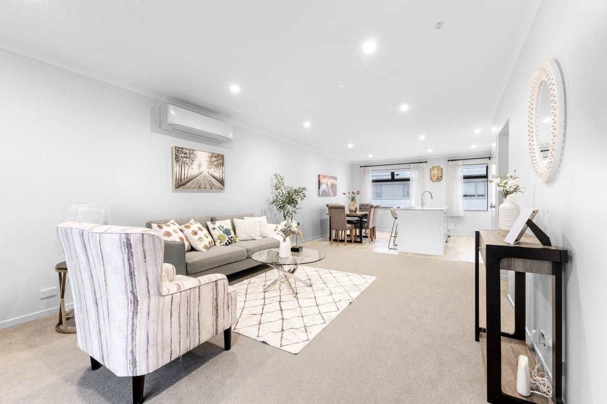 43 Bonnette Road, Flat Bush, Manukau City, Auckland - Carousel 1
