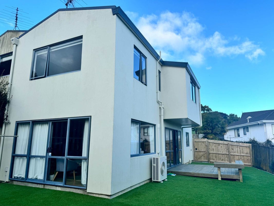 4/57 Target Road, Totara Vale, Auckland - Carousel 1