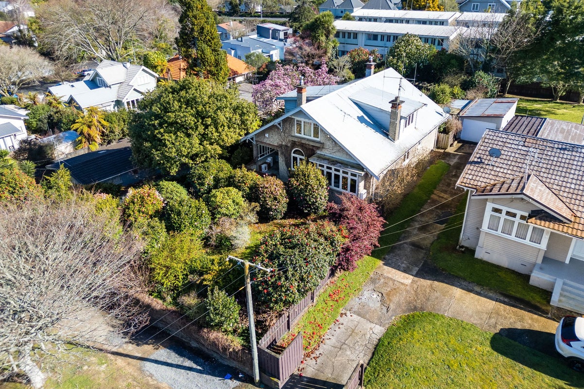 17 Te Aroha Street, Hamilton East, Hamilton - Carousel 1