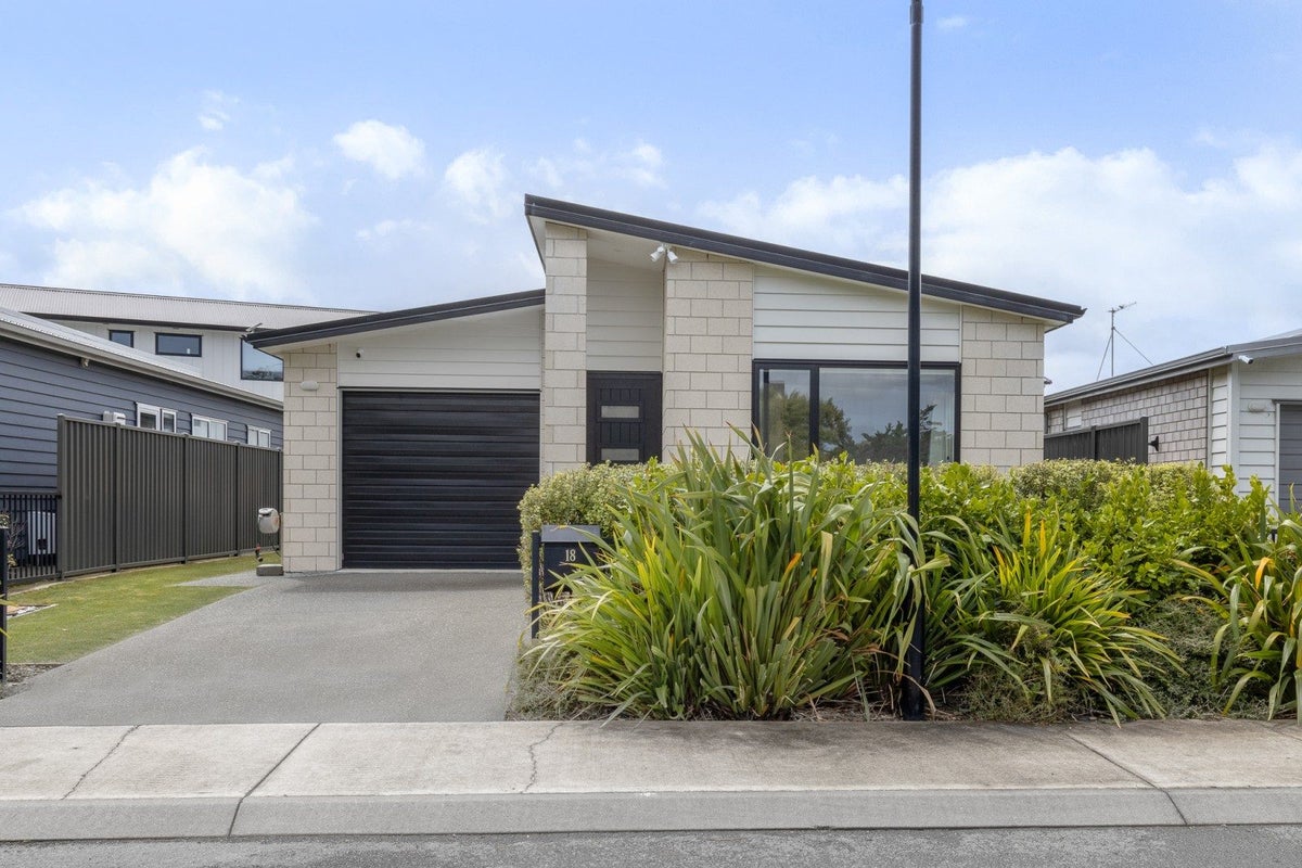 18 Pateke Drive, Kenepuru, Porirua - Carousel 1