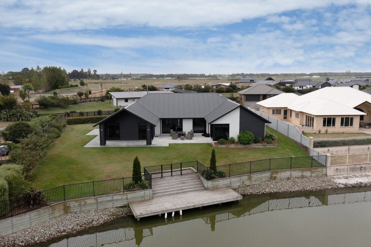 13 Trent Place, Huntingdon, Ashburton - Carousel 1