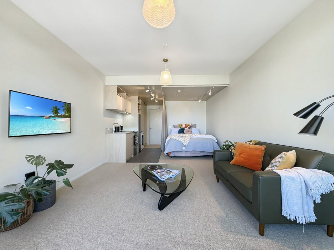 102/2 Campbell Terrace, Petone, Lower Hutt - Carousel 1