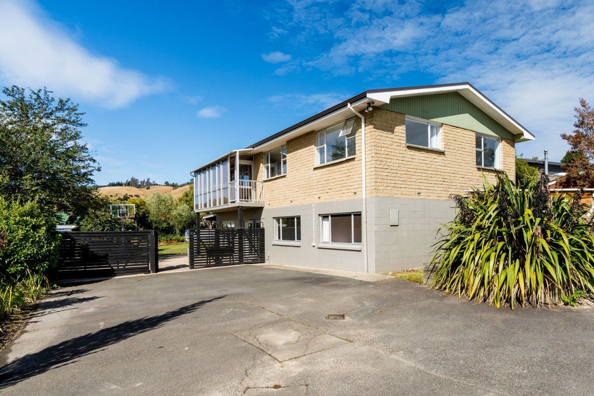 34 Kinmont Crescent, Kinmont Park, Mosgiel - Carousel 1