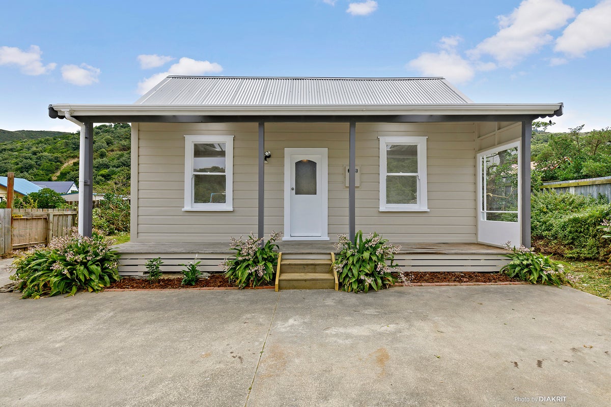 41A Happy Valley Road, Owhiro Bay, Wellington - Carousel 2
