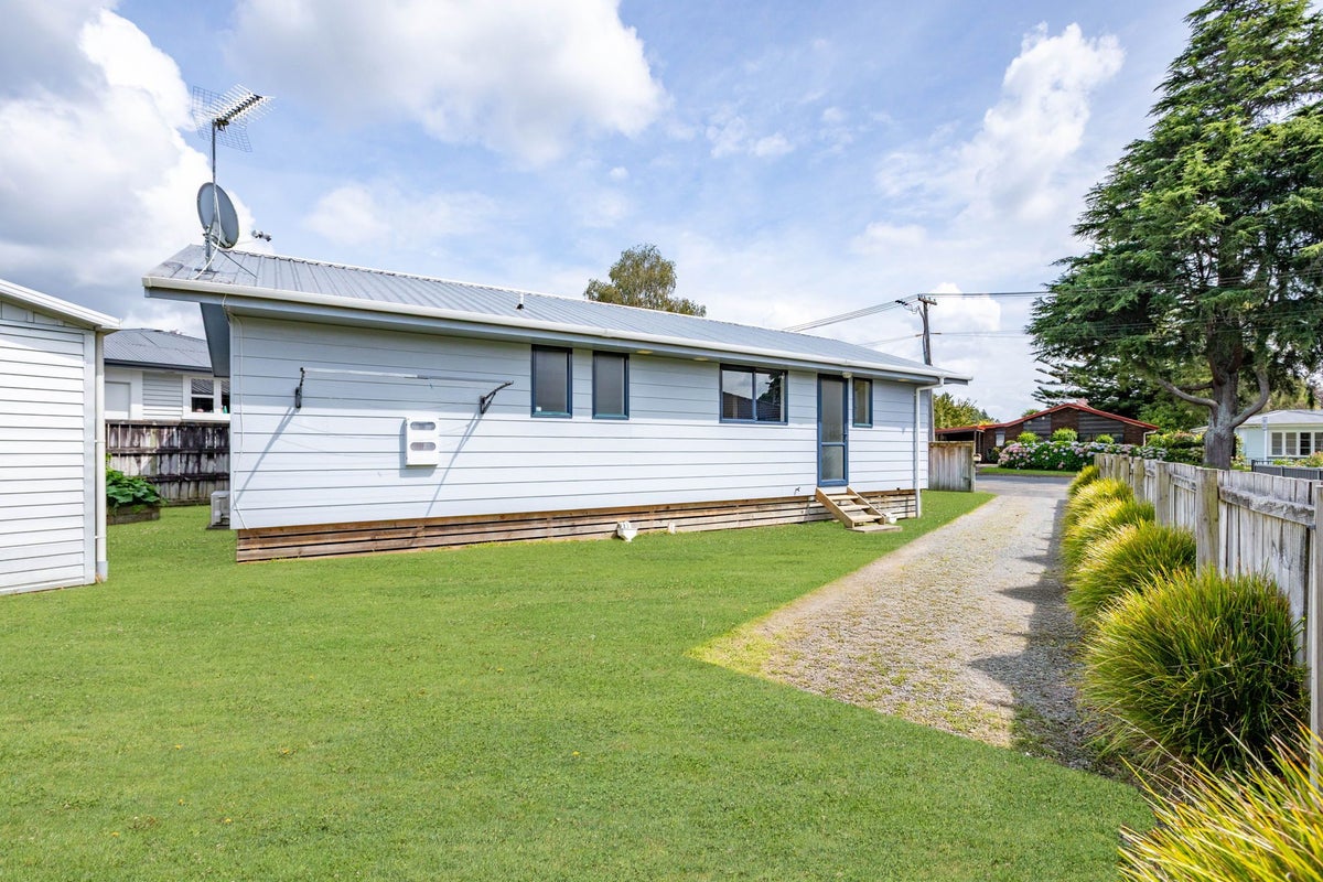 128 Brookfield Street, Hamilton East, Hamilton - Carousel 1