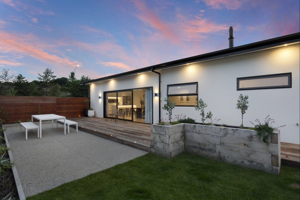 11 Petre Lane, East Taieri, Mosgiel - Carousel 1