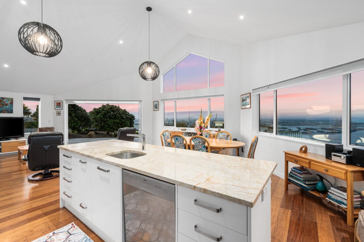 4 Ridgeview Lane, Mount Pleasant, Christchurch - Carousel 2