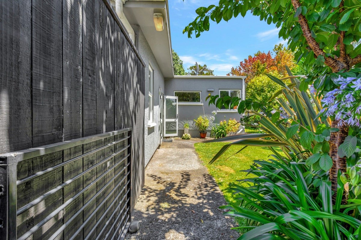 9 Hursthouse Street, Vogeltown, New Plymouth - Carousel 1