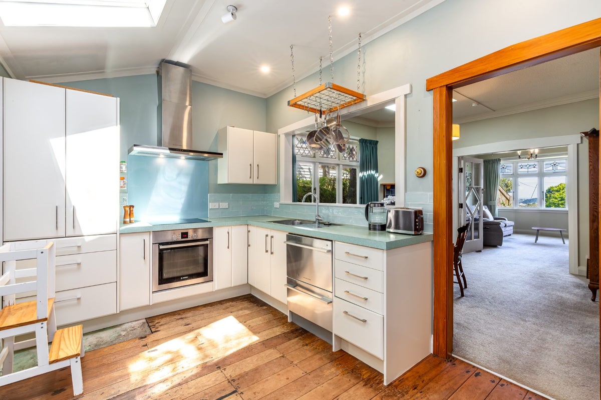 42 Pembroke Road, Northland, Wellington - Carousel 2