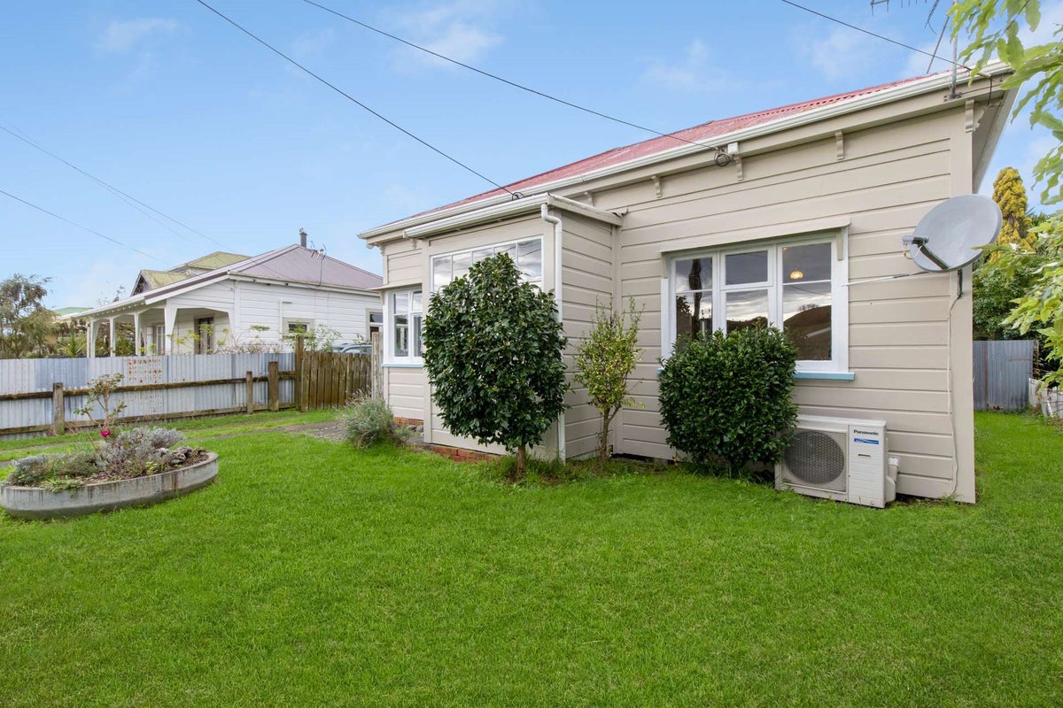 7 Ballance Street, Aramoho, Whanganui - Carousel 1