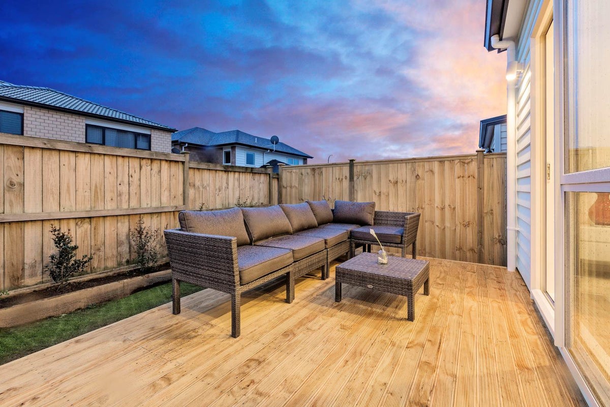 5 Laquinta Place, Flat Bush, Auckland - Carousel 2