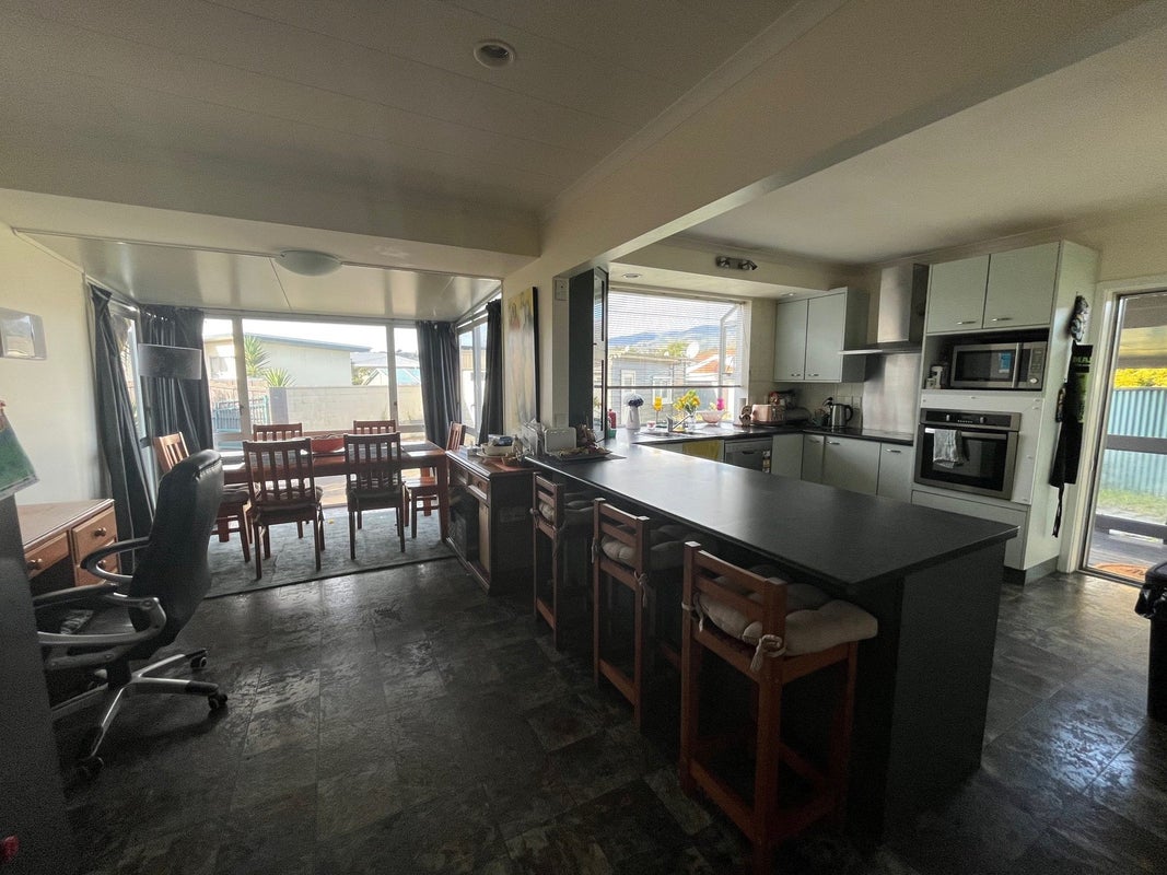 6 Haylock Grove, Totara Park, Upper Hutt - Carousel 2