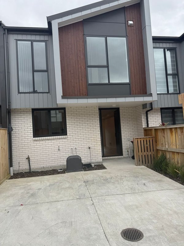 7 Mahalo Avenue, Wiri, Auckland - Carousel 1