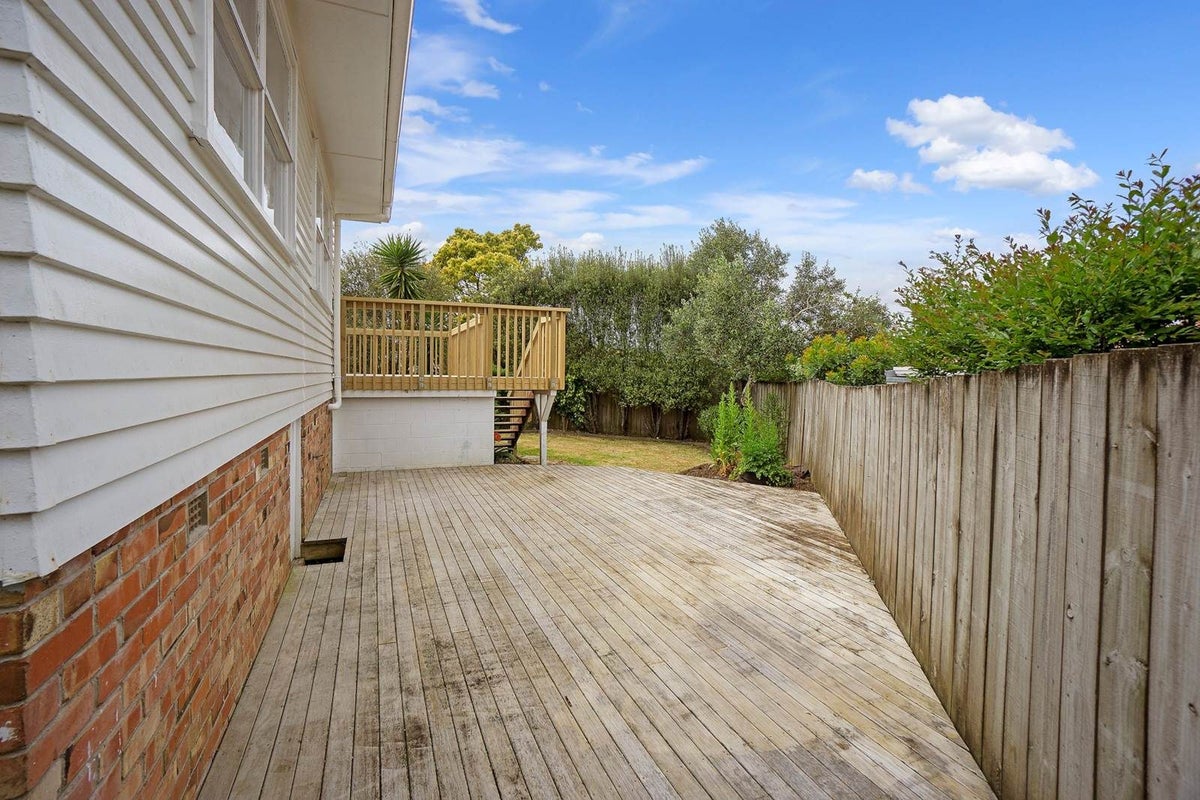 1/11 Heather Place, Sunnynook, Auckland - Carousel 15