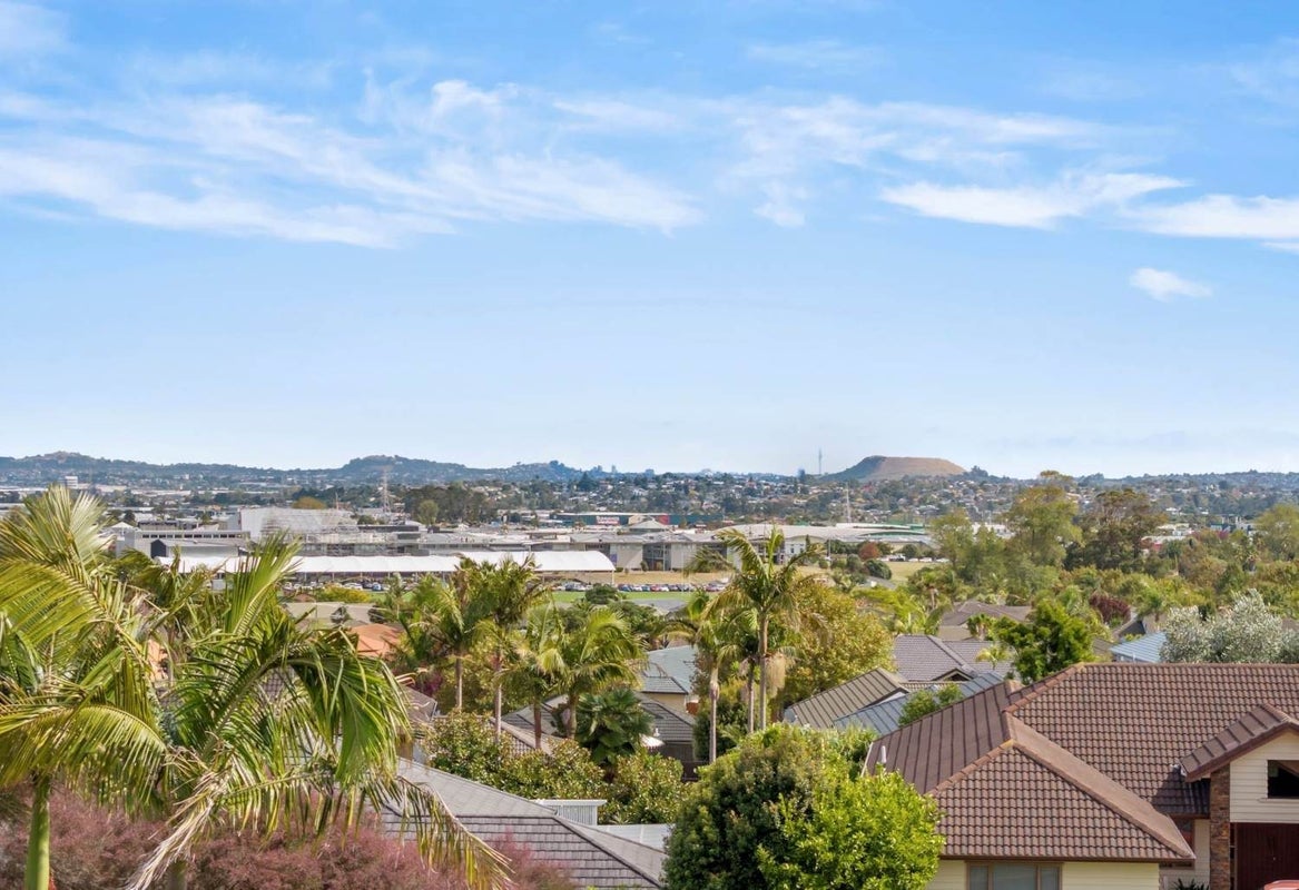 4 Armstrong Farm Drive, East Tamaki Heights, Auckland - Carousel 11