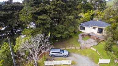 1 Wyndham Road, Pinehaven, Upper Hutt - Carousel 1