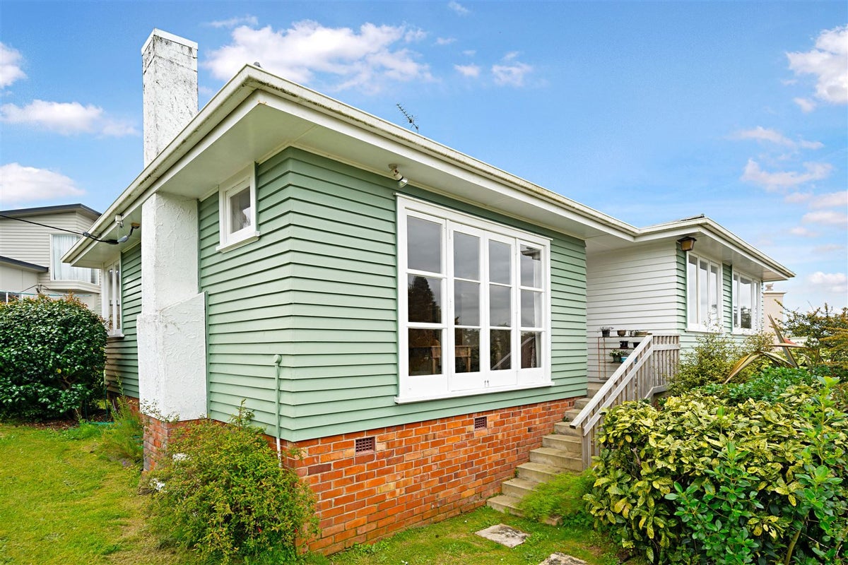 41 Jaemont Avenue, Te Atatu South, Auckland - Carousel 1