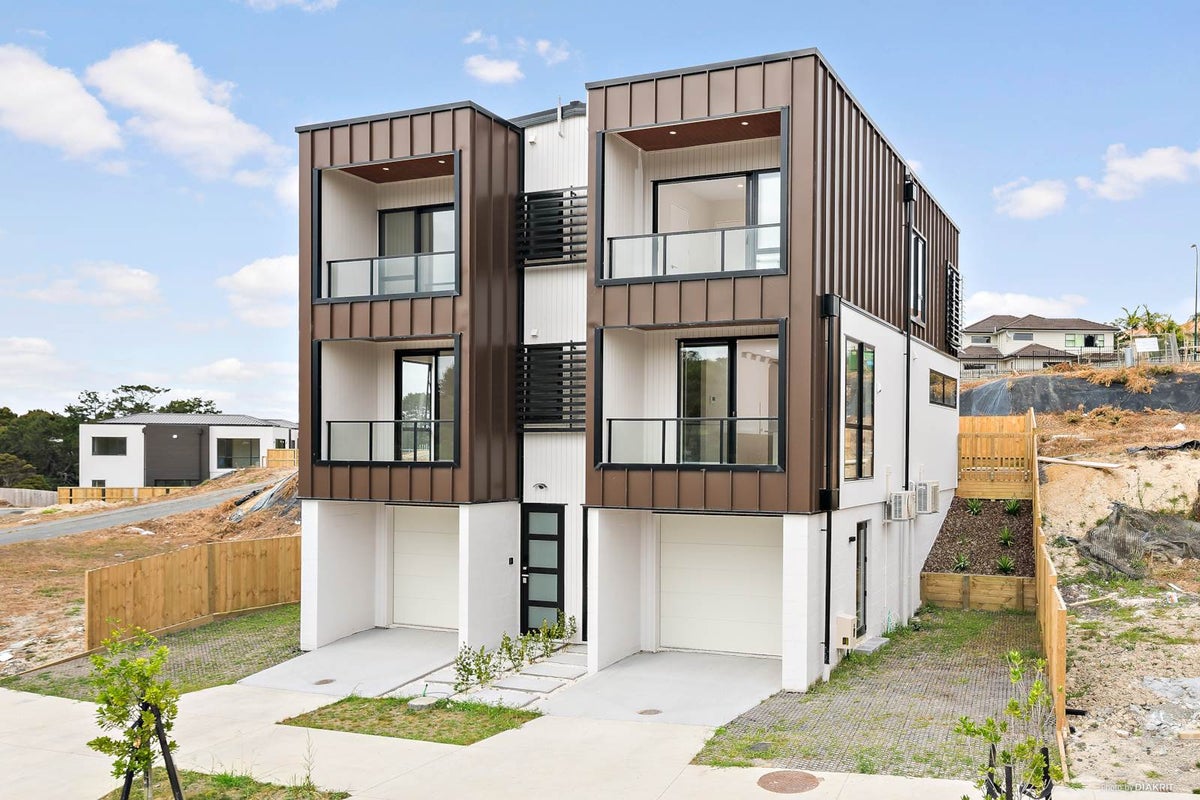 15 Waka Street, Albany Heights, Auckland - Carousel 1