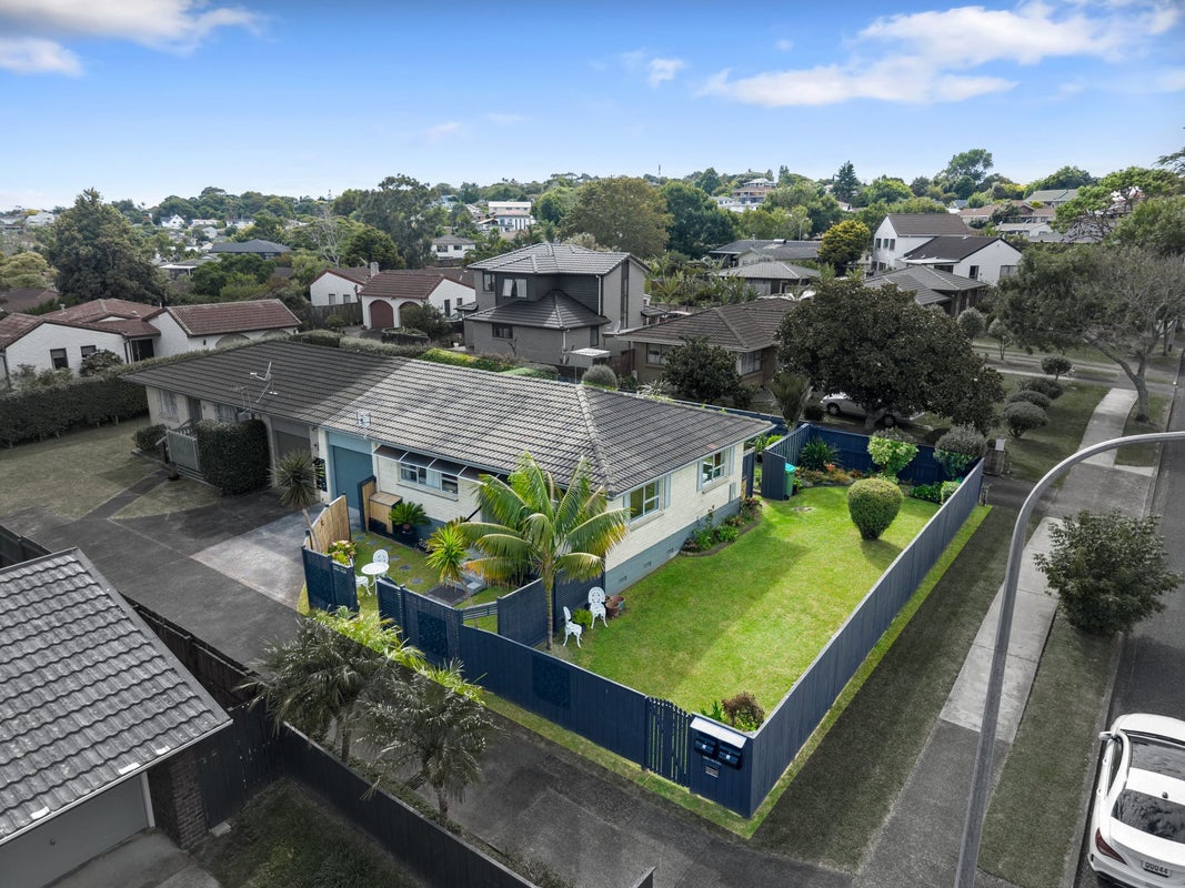 1/19 Diorella Drive, Clover Park, Auckland - Carousel 1