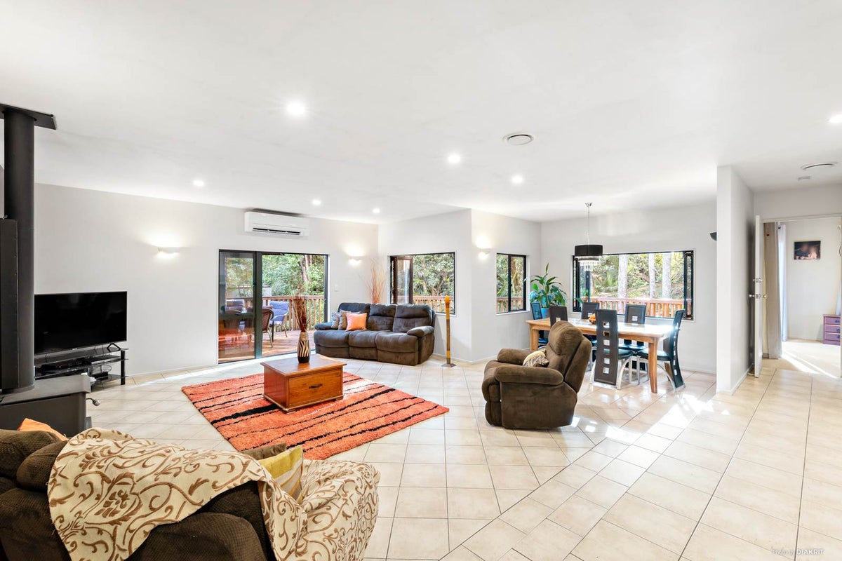 39 Ewhurst Place, Goodwood Heights, Auckland - Carousel 2