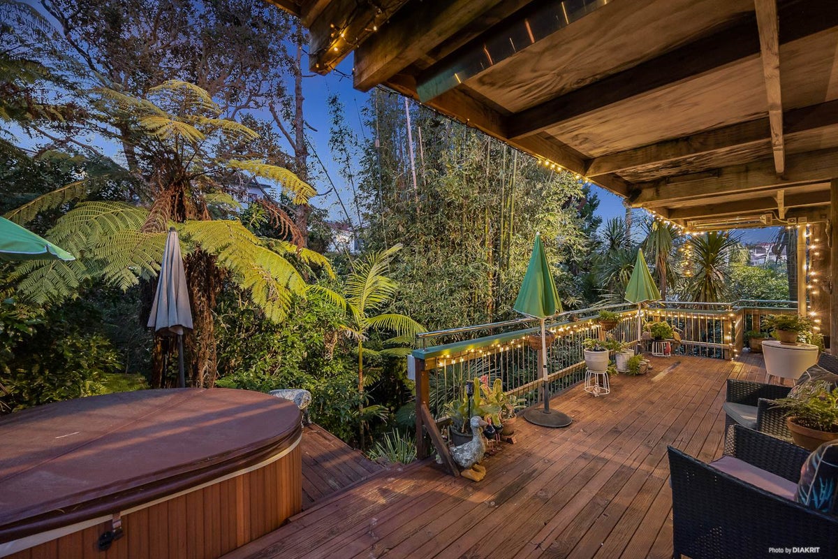 13 Beacon Avenue, Campbells Bay, Auckland - Carousel 2