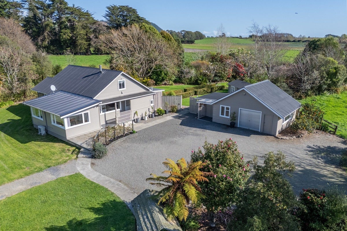 15 Gleeson Road, Manakau, Levin - Carousel 2