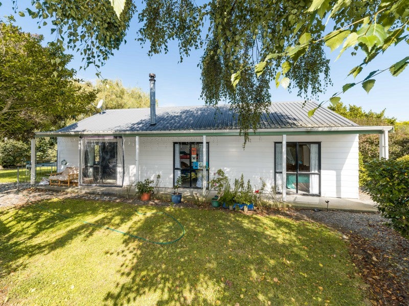 8 Charles Cross Street, Longburn, Palmerston North - Carousel 2